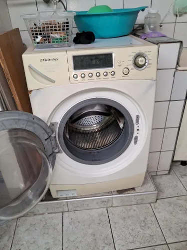Vendo duas lava e seca eletrolux 10kg com defeito