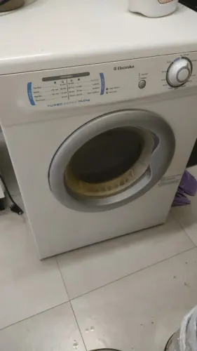 Secadora STR10 Electrolux 10Kg com defeito