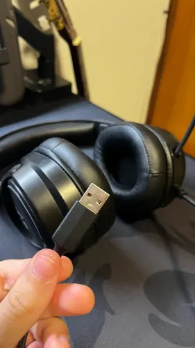 Headset Goldentec GT Nebula RGB USB com microfone retrátil