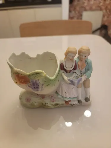 Peça decorativa em Porcelana