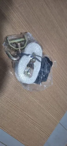Cintas e catracas de amarração. 