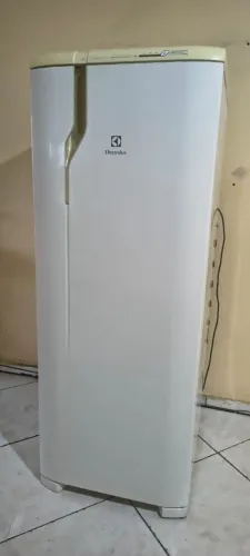 Geladeira uma porta Frost free ótima
