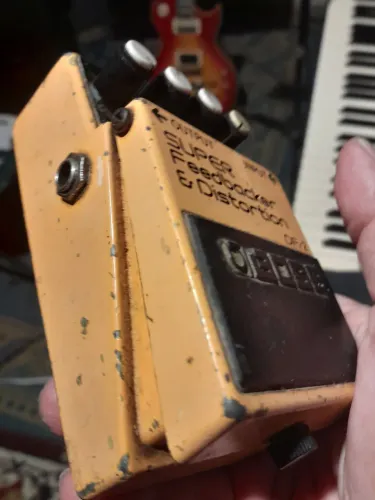 Pedal Boss Distortion feedback