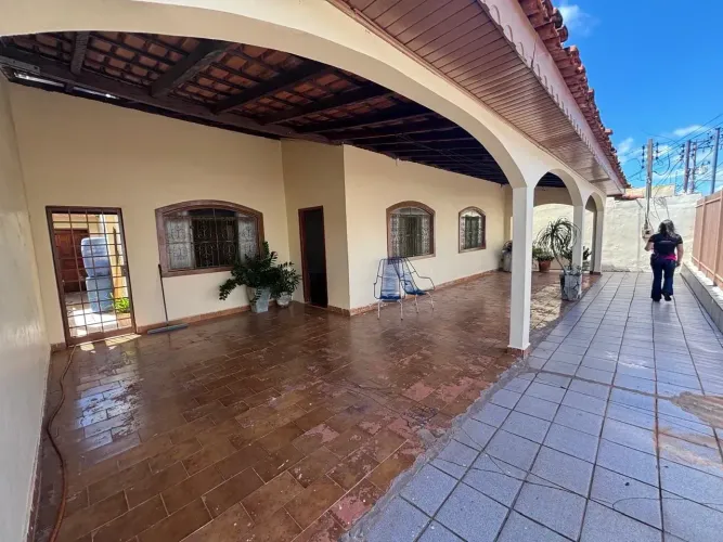 Casa Ampla com Churrasqueira e Quintal no CPA 2 3 Quartos + Suíte