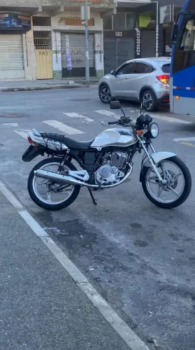 Suzuki 125 EN bateu pegou