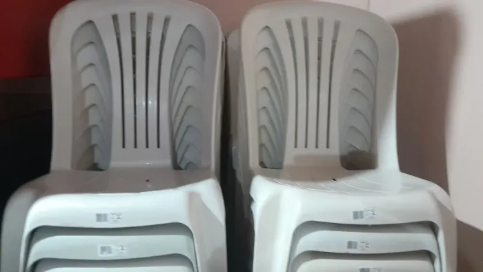 Vendo 20 mesas com 80 cadeiras e 03 caixas termicas de 360 litros, tudo novo..