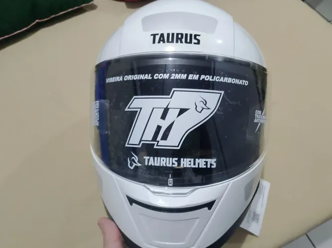 Capacete Taurus novo zerado tamanho 62