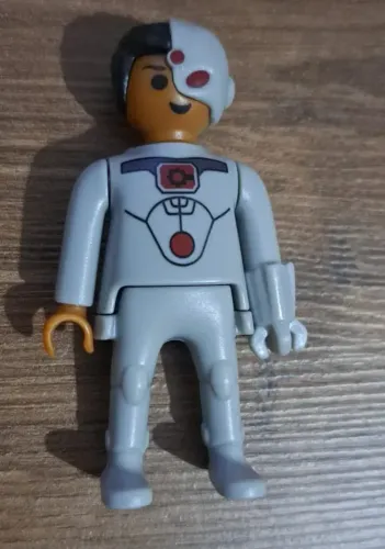 boneco CYBORG KINDER OVO COLEÇÃO DC