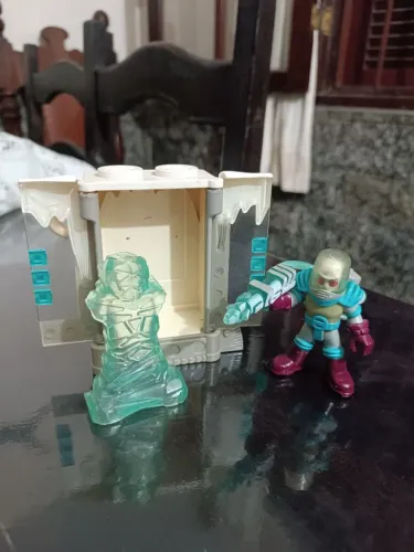 Imaginext DC Super Friends - Sr. Frio + Câmara de Criogenização