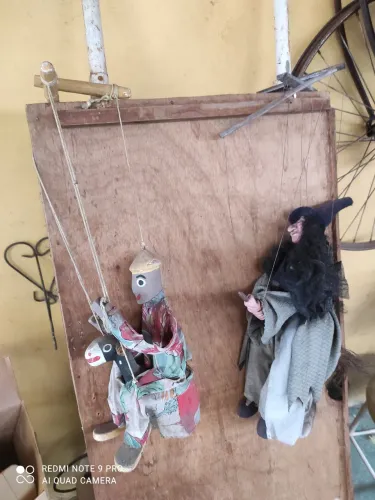 Marionetes , leia: