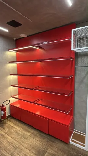 Painel Expositor Vermelho Completo com LED