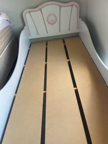 Vende- se cama de solteiro estilo carruagem 