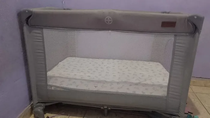 Xiqueirinho cinza + colchão infantil