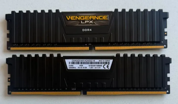 MEMORIAS CORSAIR 16GB 2X8 2400 MHZ
