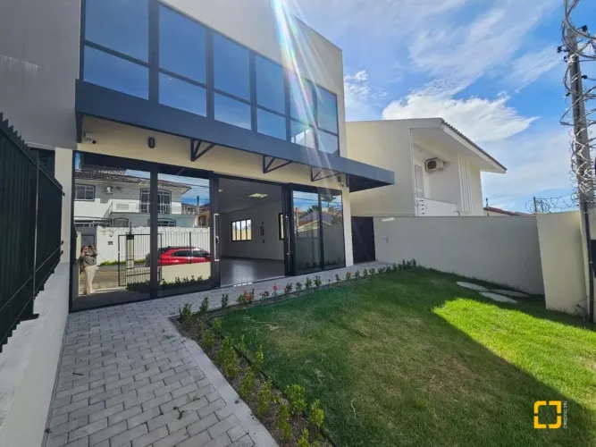 Predio novo, 414,90m2, com habite-se a venda no bairro Jardim Atlantico, Florianópolis SC.