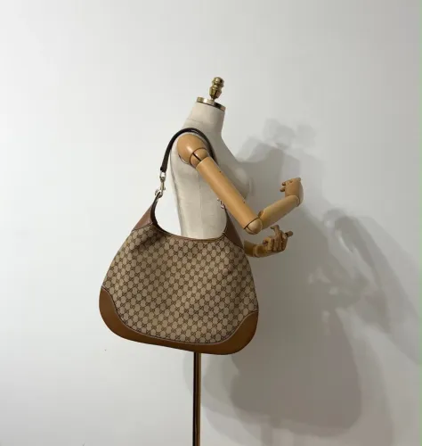 Bolsa grande supreme gg em couro e tecido jacquard modelo italiano Gucci 