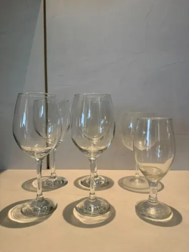 Kit com 6 Taças de Vidro - Vinho e Cerveja - R$ 100
