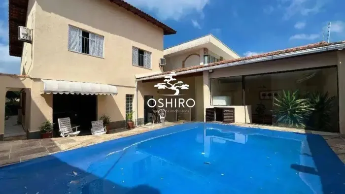 Casa com piscina à venda no bairro do Santa Rosa, Guarujá