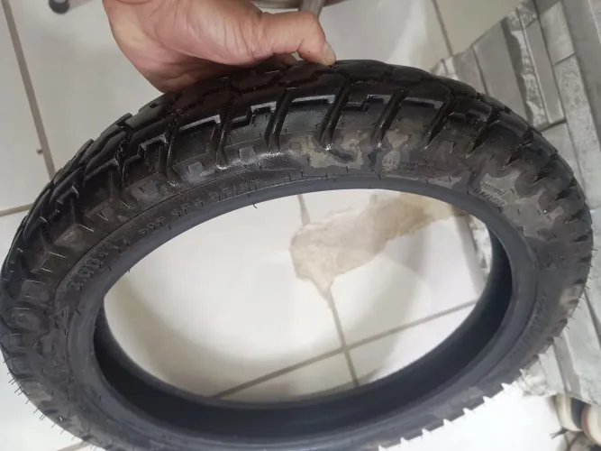 Pneu dianteiro de moto modelo ATT 950 medida 3.00/17
