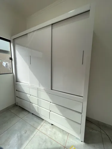 Vendo guarda-roupa usado em ótimo estado entregue montagem grátis