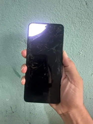 Vendo moto g34 256 gigas tela quebrada