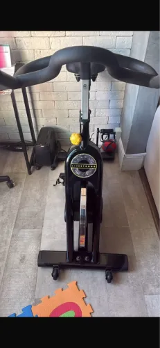 Bike indoor livestrong spinning