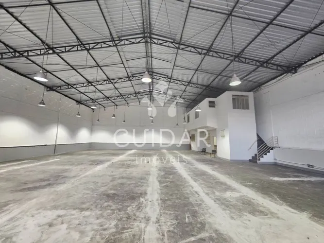 GALPÃO COMERCIAL | 500 m² | PÉ-DIREITO 8 m | ENERGIA TRIFÁSICA | ESQUINA ESTRATÉGICA