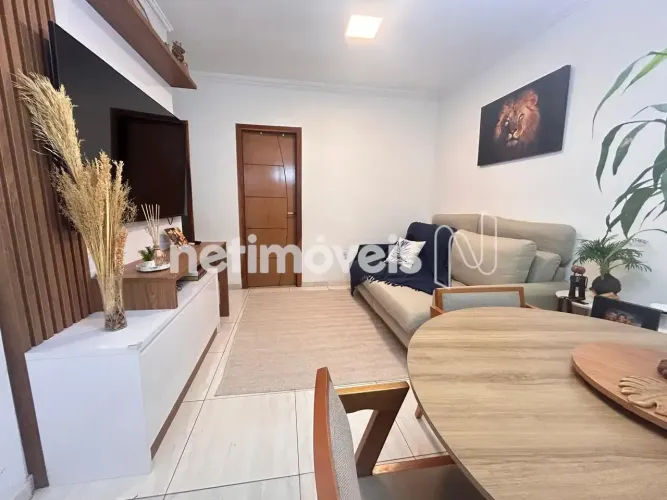 Linda Casa Geminada com 02 quartos, condomínio com apenas 04 casas