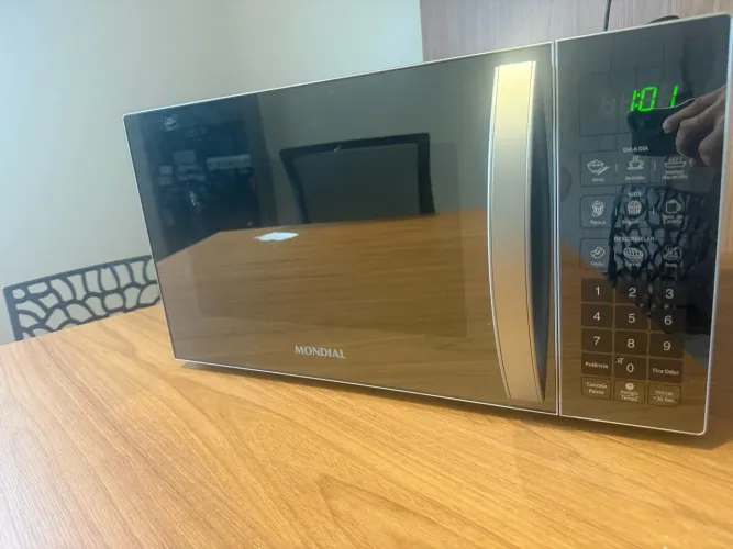 Microondas Mondial 34L espelhado