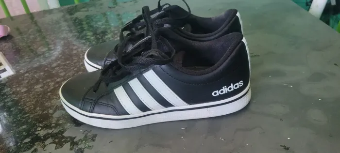 Tenis adidas original.....número 39 e 40
