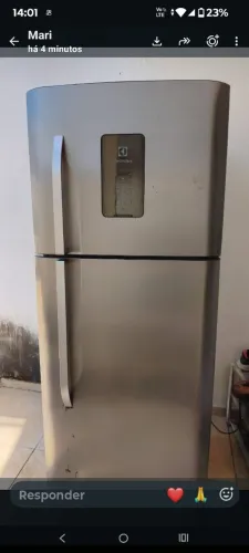 Vende se geladeira