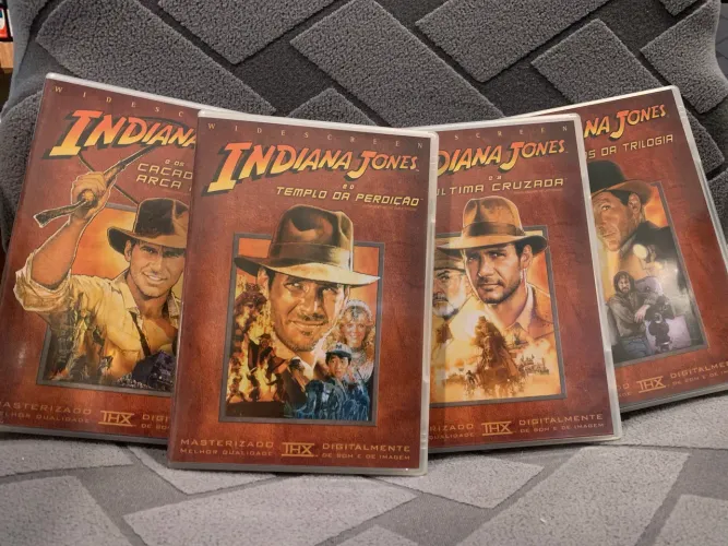 DVDs da clássica franquia de aventura As Aventuras de Indiana Jones