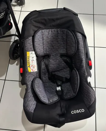 Carinho de bebe cosco com bebe conforto