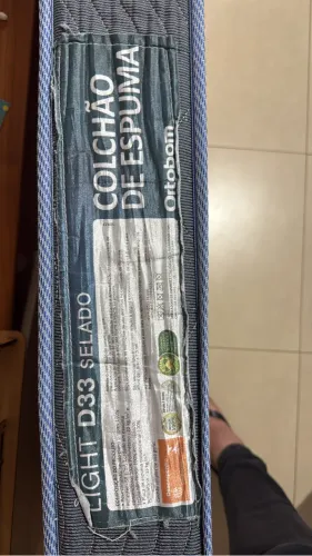 Vendo cama box baú de solteiro, super conservada, com colchão e 2 travesseiros inclusos!