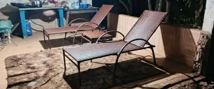 Conjunto de Espreguiçadeiras com mesa de centro pronto entrega