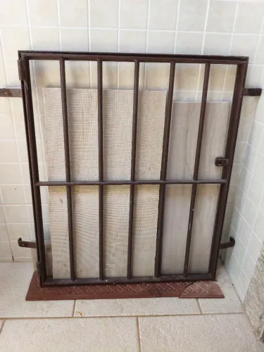Grade de Ferro para casa de bomba - 60cm x 73 cm