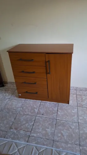 Vende-se cômoda para quarto