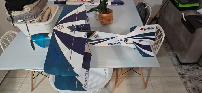 GreatPlanes aeromodelo biplano, pronto pra voar.