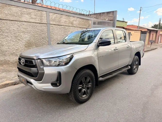 Toyota Hilux CD SR 4X4 2.8 TDI Diesel Aut. 2024