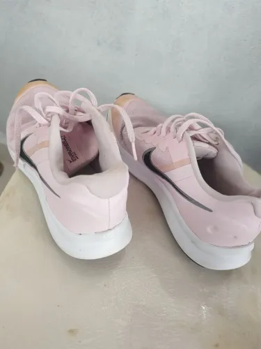 Vendo tênis Nike feminino Usado . N° 36