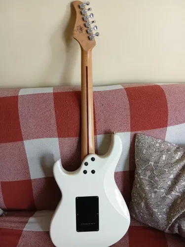 Guitarra cort
