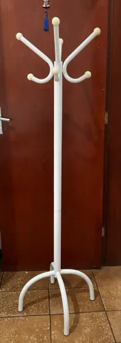 Cabideiro de Chão em Metal Branco