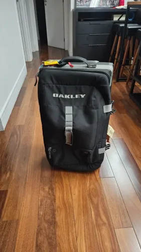 MALA DE VIAGEM OAKLEY - SEMINOVA
