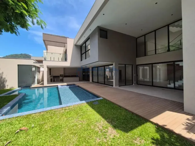 Casa com 683m², vista Pedra da Gávea, 5 suites no melhor condomínio do Itanhangá