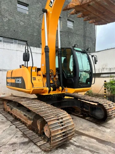 Escavadeira Hidráulica JCB