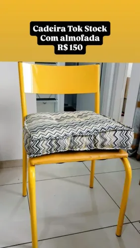Cadeira amarela Tok stock