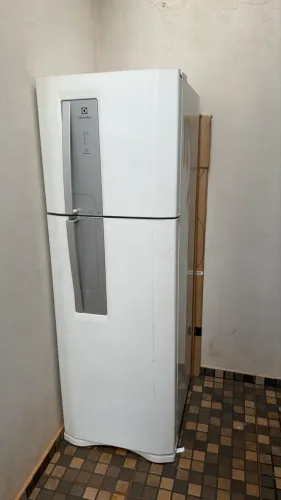 Geladeira 220v (não gela)