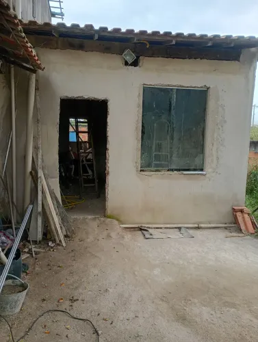 Casa na entrada de praia seca