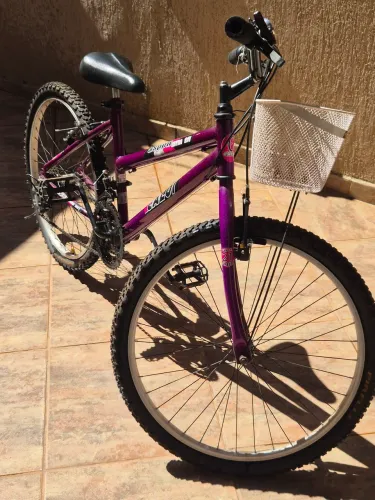 Bicicleta aro 24 e 18 marchas