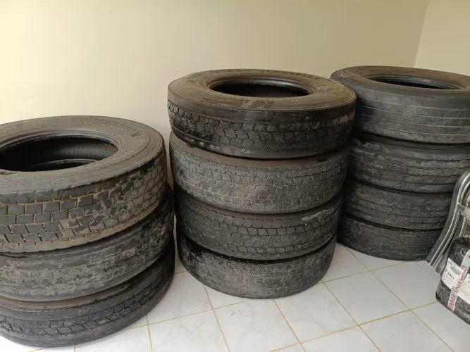 11 carcaças 295/80R22,5